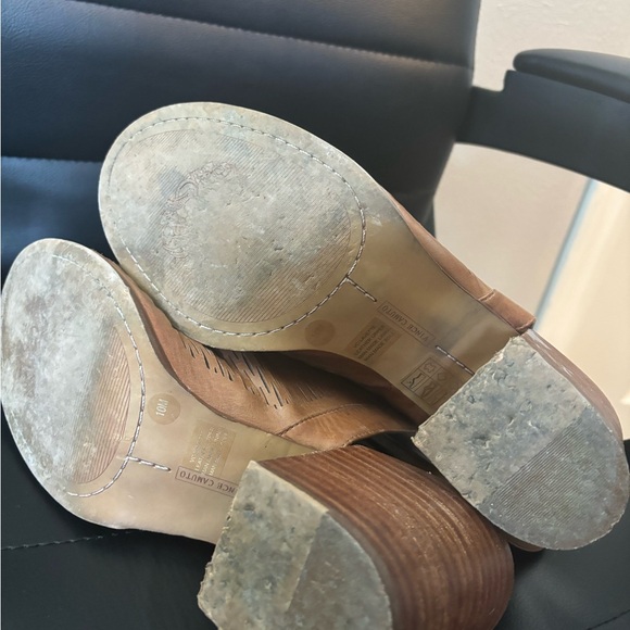 Good used condition Vince Camuto brown block heel sandal - Picture 3 of 4